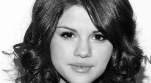 Stel je heet Selena, dan doe je dit met je haar - zwartwit