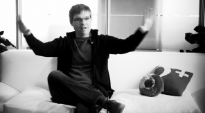 Het verhaal achter de grootse designrevolutie van Google - zwartwit